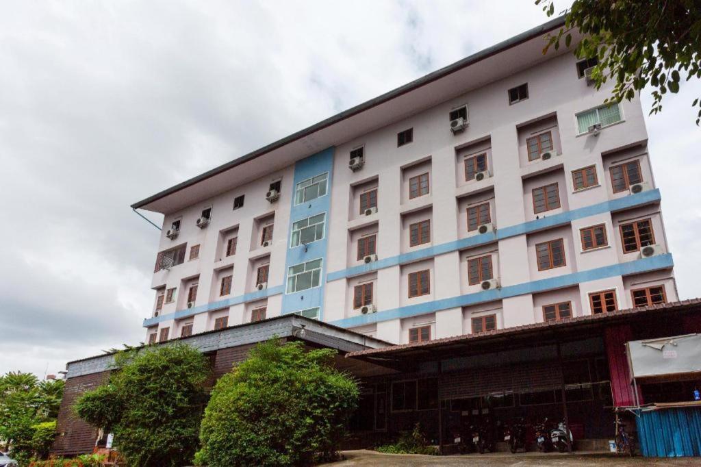Oyo 75356 Thipsiri Lodge Csiangmaj Kültér fotó