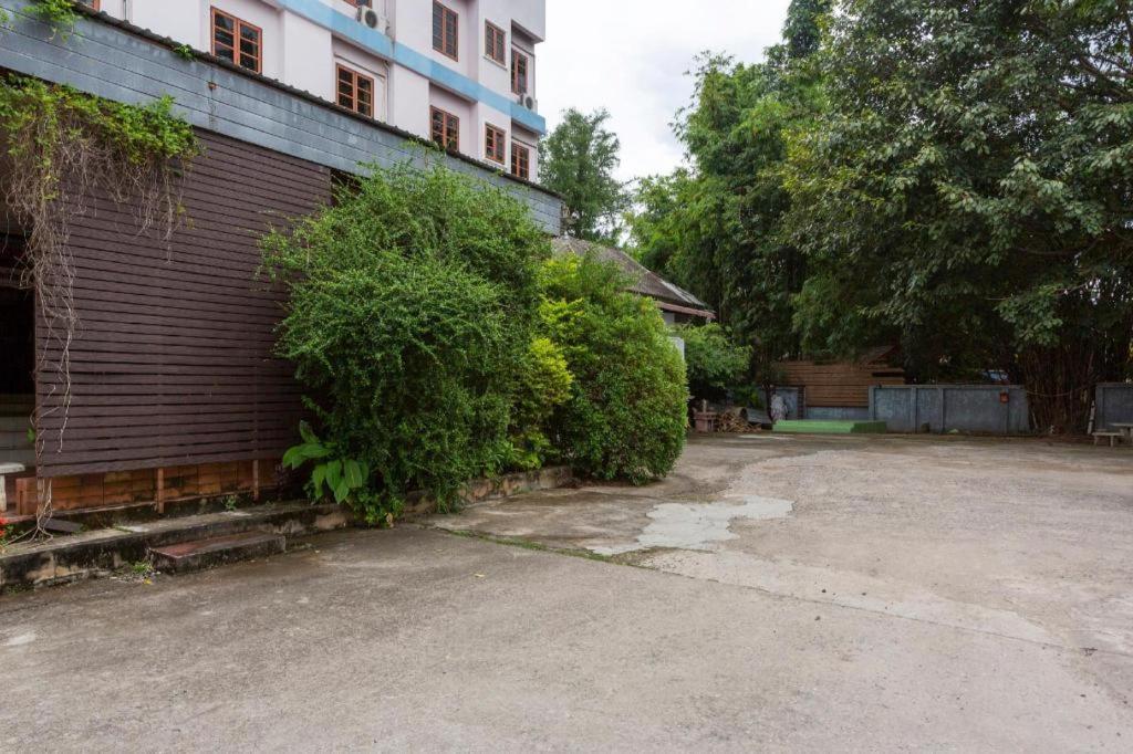 Oyo 75356 Thipsiri Lodge Csiangmaj Kültér fotó