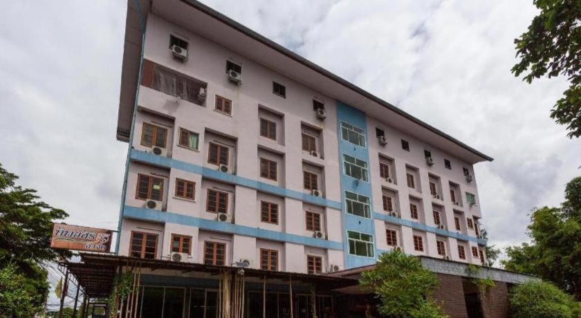 Oyo 75356 Thipsiri Lodge Csiangmaj Kültér fotó